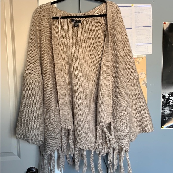 L/XL Tassel Cardigan Beige. - Picture 1 of 6
